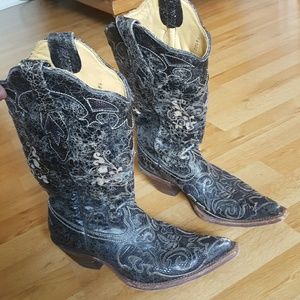 Black distressed Corral boot sz 7.5